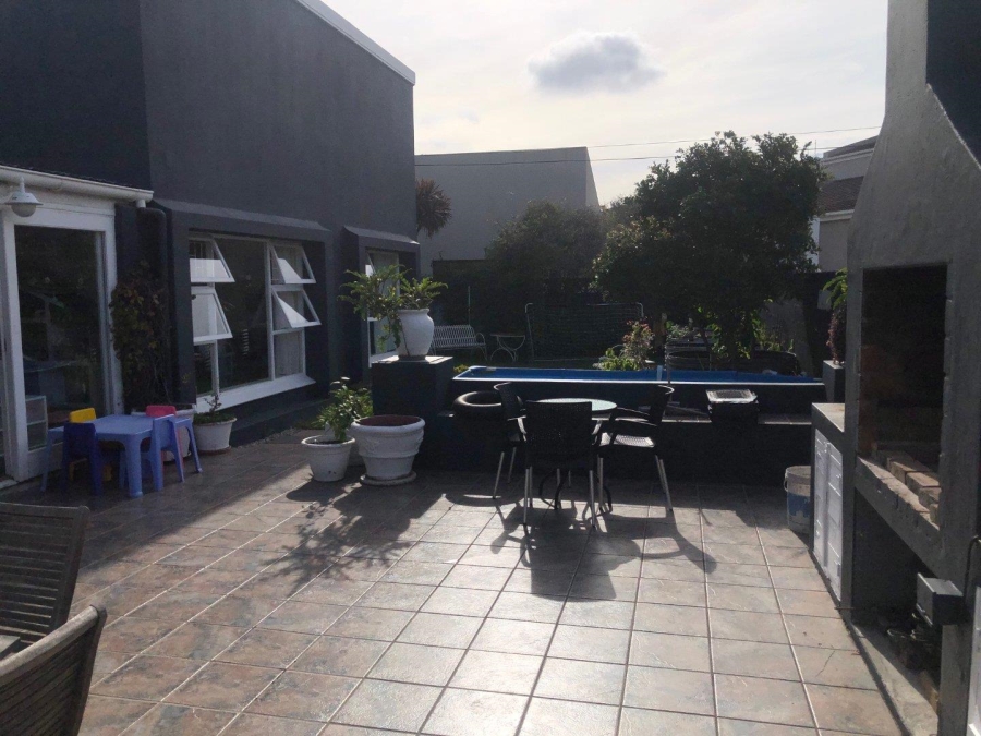 4 Bedroom Property for Sale in Westcliff Western Cape
